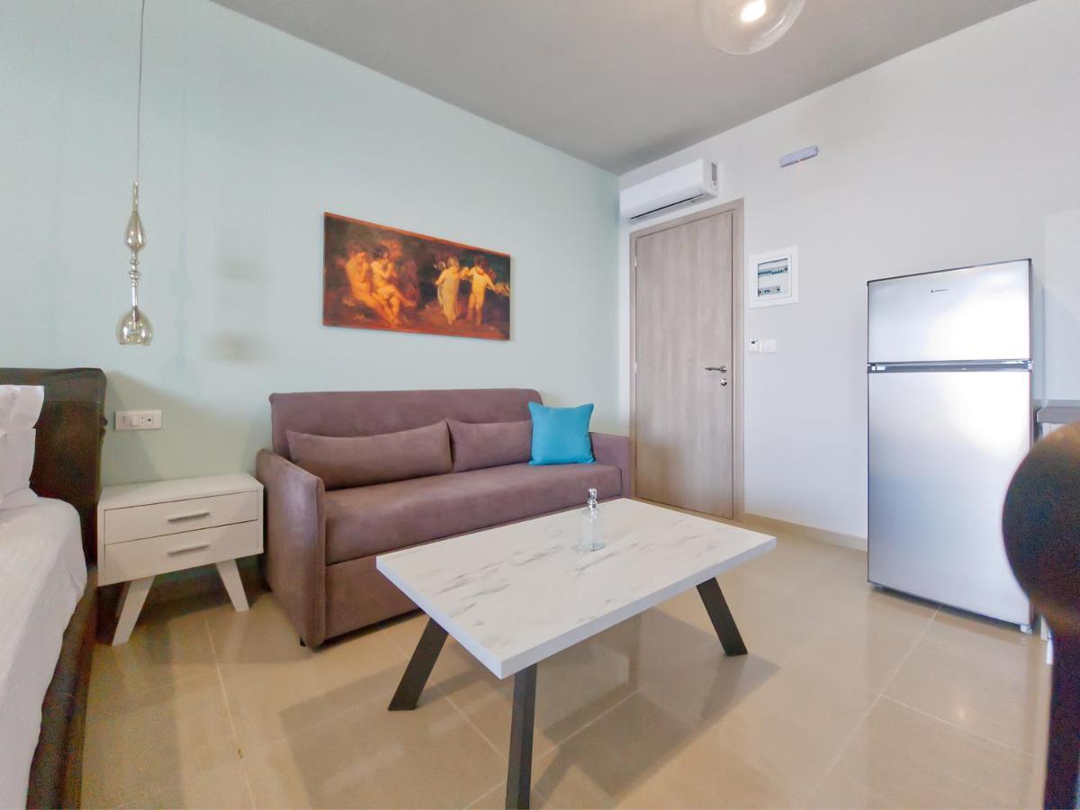 Epipleon Luxury Suites -105- Δωμάτιο 35Τμ Με Βεράντα 35Τμ Μπροστά Στη Θάλασσα نافبكْتوس المظهر الخارجي الصورة