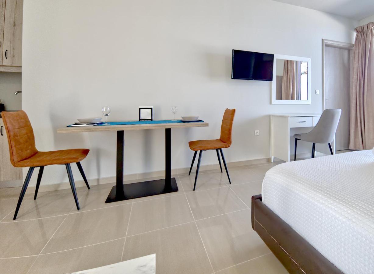 Epipleon Luxury Suites -105- Δωμάτιο 35Τμ Με Βεράντα 35Τμ Μπροστά Στη Θάλασσα نافبكْتوس المظهر الخارجي الصورة
