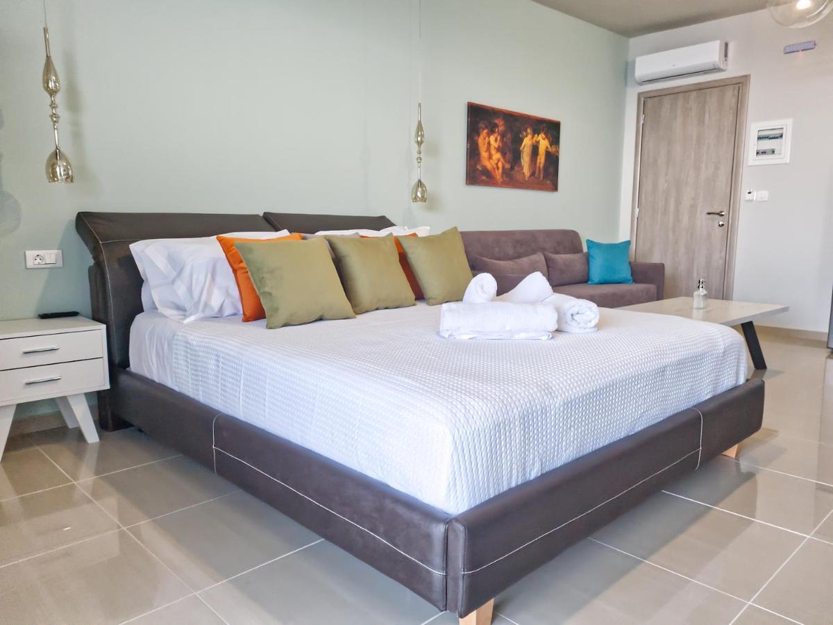 Epipleon Luxury Suites -105- Δωμάτιο 35Τμ Με Βεράντα 35Τμ Μπροστά Στη Θάλασσα نافبكْتوس المظهر الخارجي الصورة